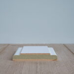 Houten plintprofiel op houten vloer voorbeeld