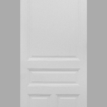 Strakke witte houten paneeldeur met klassieke panelen