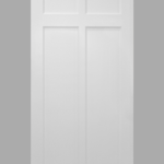 Witte vierpaneeldeur tegen grijze achtergrond