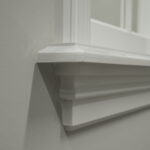 Close-up witte plint hoek muur