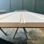 Houten paneel met groeven en sponning