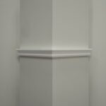 Hoek van een muur met witte lijst