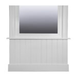 Wit paneel met raam en ribbels