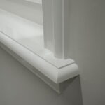 Witte vensterbank en muur detail