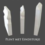 Witte plint met eindstukje, zijkant en vooraanzicht.